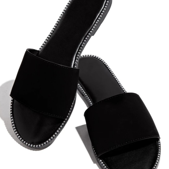 ๐ฅlast pair ๐ฅSoft black sandals - Picture 2 of 7